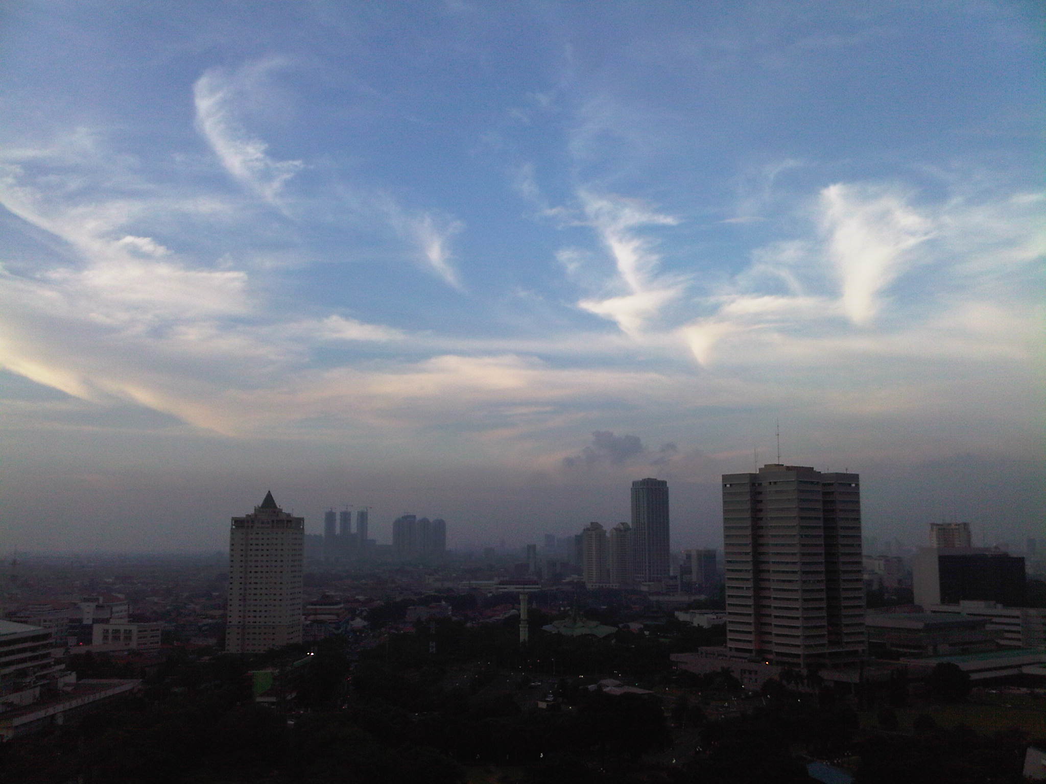 Langit Jakarta Menjelang Kiamat?
