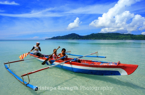 Generasi Bahari. Pemandangan Pantai Natsepa, Ambon, Maluku - Foto oleh Kristupa Saragih